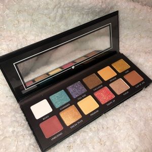 Boxy Charm “Hello, Charmer!” Eyeshadow Pallet